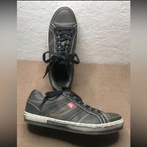 EUC Day Five Revolution Men's Sneakers Gray & Black Skate Shoes Size 8M DayFive